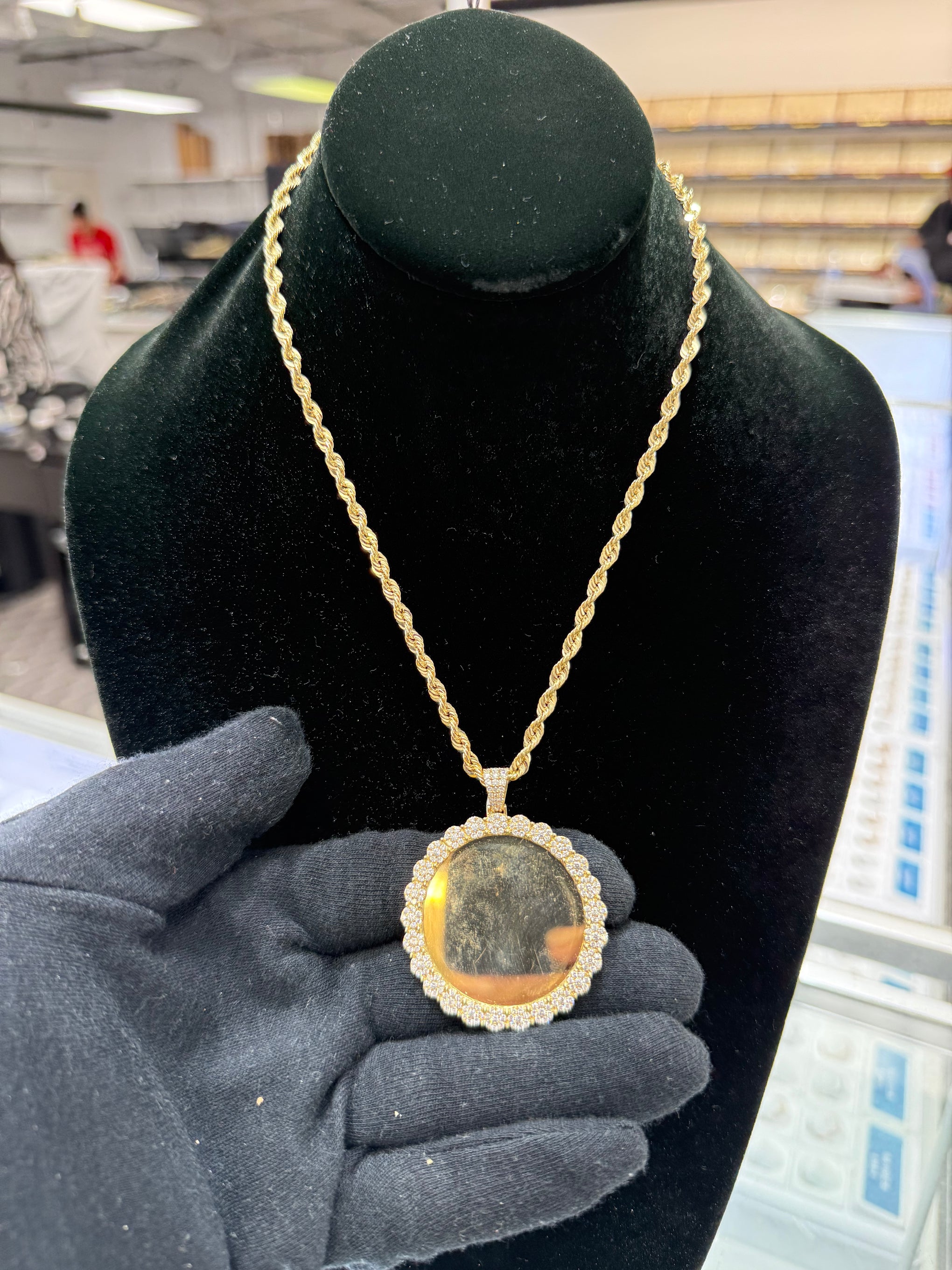 14KT Gold Memorial Pendant